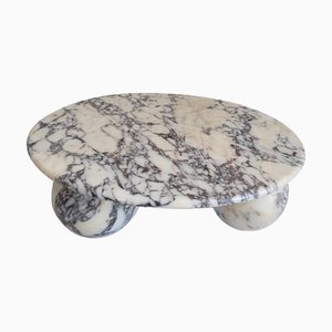 Mesa de centro esférica con patas en forma de viola de My Habitat Design