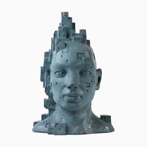 José Perozo, Tête LarA 019 avec Reliefs Architecturaux, 2024, Ciment Bleu-Gris