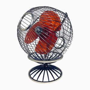 Ventilatore B-45 con strutture sferiche in acciaio cromato e pale in policarbonato rosso di Hitachi, Giappone, anni '70