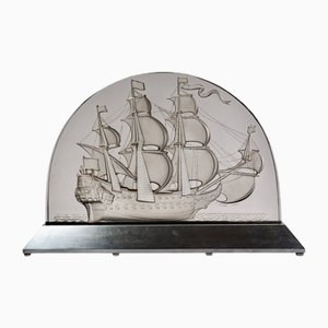 Decorazione da tavolo Caravelle in vetro bianco e metallo nichelato di René Lalique per Lalique, anni '30