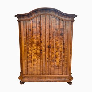 Barocker Kleiderschrank aus Nussholz, Nürnberg, 18. Jh.
