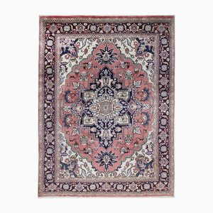 Middle Eastern Hand-Knotted Heriz Rug