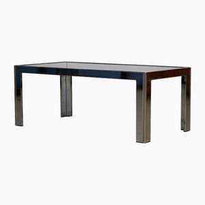 Mesa de centro de cromo y vidrio ahumado con franja dorada, años 70