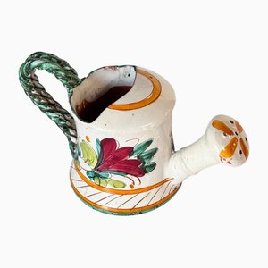 Handbemalte Keramik Gießkanne mit Blumenmotiven, 20. Jahrhundert