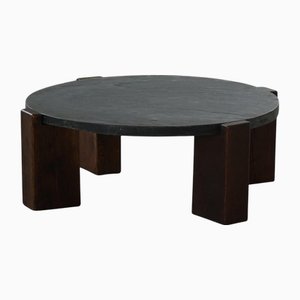Mesa de centro francesa brutalista redonda de roble y pizarra, años 70