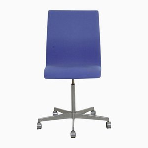 Oxford Office Chair in Blue Fabric by Arne Jacobsen