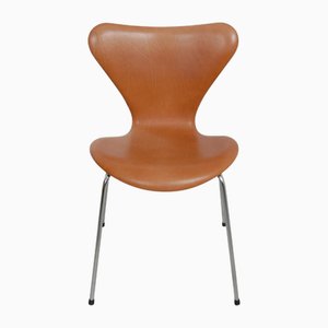 Sieben Stühle aus patiniertem cognacfarbenem Leder von Arne Jacobsen, 1990er, 4er Set