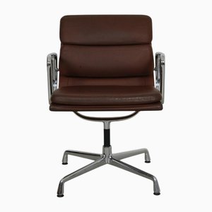 Chaise EA-208 en Cuir Marron par Charles Eames, 1990s