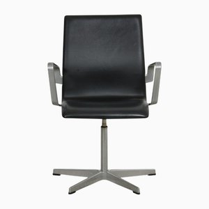 Oxford Chair in Black Essential Leather by Arne Jacobsen