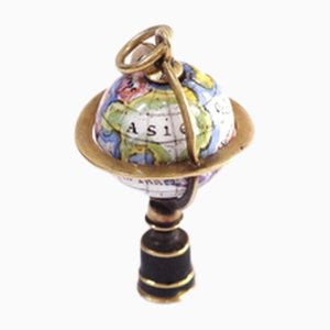 Charm georgiano con forma de globo terráqueo