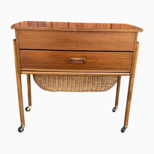 Carrito de almacenamiento danés moderno de teca y mimbre, años 60
