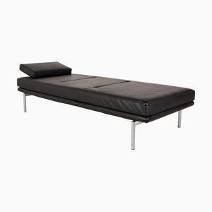 Tumbona Outline de cuero negro de Muuto