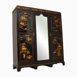 Antiker Lackierter Chinoiserie Kleiderschrank, 1900