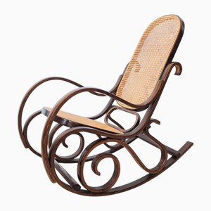 Sedia a dondolo vintage in vimini nello stile di Thonet, anni '70