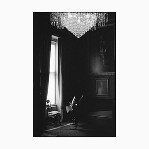 Paul Cooklin, Chandelier, Photographie gélatino-argentique, Édition limitée de 10