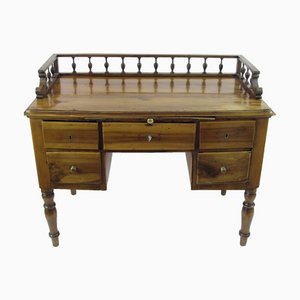 Bureau Central Antique en Noyer