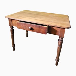 Kleiner Eichentisch im Gründerzeit-Stil