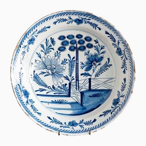 Caricabatterie floreale blu e bianco di Delftware, Olanda