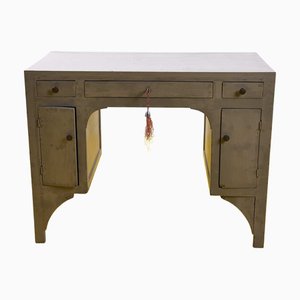 Schreibtisch aus Holz in Taubengrau