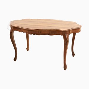 Couchtisch aus geschnitztem Holz