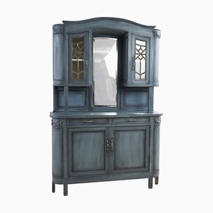 Graue Vitrine mit goldenen Details und geschliffenem Glas