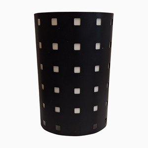 Lampada da tavolo vintage con corpo in metallo nero e presa in plastica bianca di Ikea, anni '90