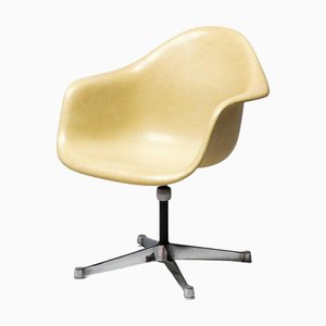 Contract Base Armchair by Charles and Ray Eames forHerman Miller, 1960s