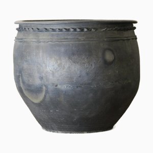 Große graue asiatische Töpfe