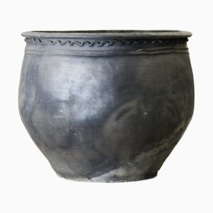 Große graue asiatische Töpfe