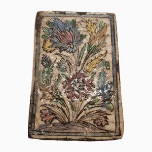 Piastrella antica in maiolica con fiori, Medio Oriente, inizio XX secolo