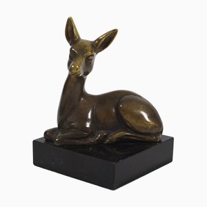 Escultura de ciervo Art Déco / Art Nouveau de bronce con base de piedra negra, principios del siglo XX