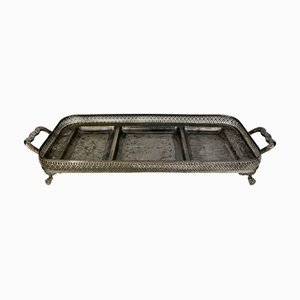 Plato de servicio antiguo con patas