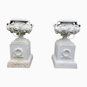 Vasi antichi in ghisa su colonna con testa di leone e fiori, set di 4