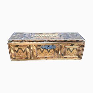 Boîte Antique en Paille Tissée