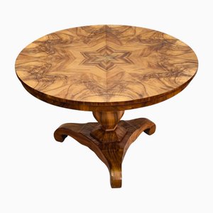 Tavolo Biedermeier rotondo in noce, XIX secolo