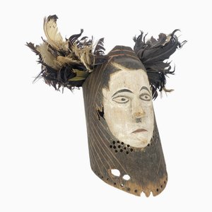 Maschera da elmo africano con facce bianche in legno attribuita al gruppo Fang, 1890