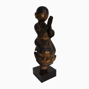 Statuetta in legno laccato oro di Worshiper in Prayer, Birmania, anni '20