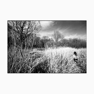 Paul Cooklin, Girl in Grass Clearing, photographie à la gélatine argentique, édition limitée de 10