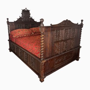 Antiker französischer Kingsize Bettrahmen aus geschnitzter Eiche im Neorenaissance-Stil, 1880er