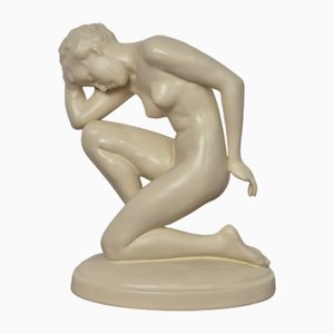 Figura femenina Art Déco de porcelana desnuda de Elly Storbach para Royal Dux, años 40