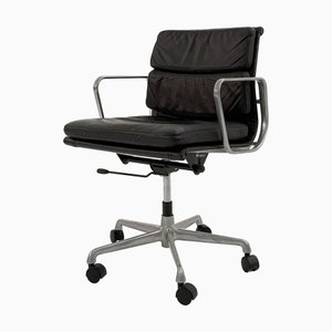 EA217 Soft Pad Schreibtischstuhl aus Leder von Charles & Ray Eames für ICF, 1970er