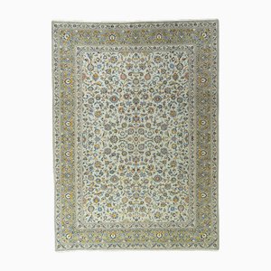 Handgeknüpfter Orientteppich Kashan in Pistaziengrün mit floralen Motiven
