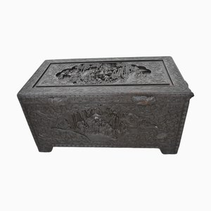Coffre Oriental Sculpté à la Main