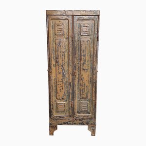 Industrieller Vintage Kleiderschrank aus Metall mit Patina