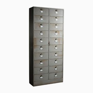 Italienischer Vintage Schrank aus emailliertem Metall, 1960er