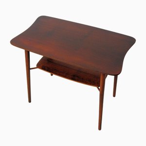 Vollständig restaurierter und aufgearbeiteter kleiner dänischer Couchtisch aus gegerbter Eiche, 1940er