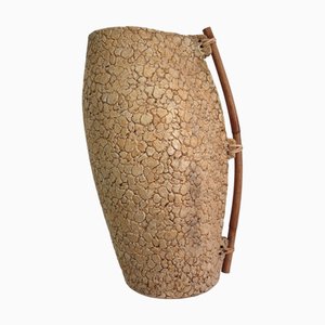 Jarrón de cerámica con asa de bambú, Francia, años 50