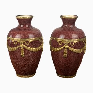 Vasi Luigi XVI in bronzo smaltato rosso e cesellato di Paul Milet per Sèvres, set di 2