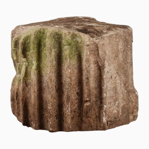 Ancien Fragment de Colonne de Pierre Rainurée
