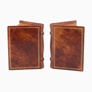 Sujetalibros vintage de Asprey & Co de cuero y dorado modelados como libros abiertos. Juego de 2